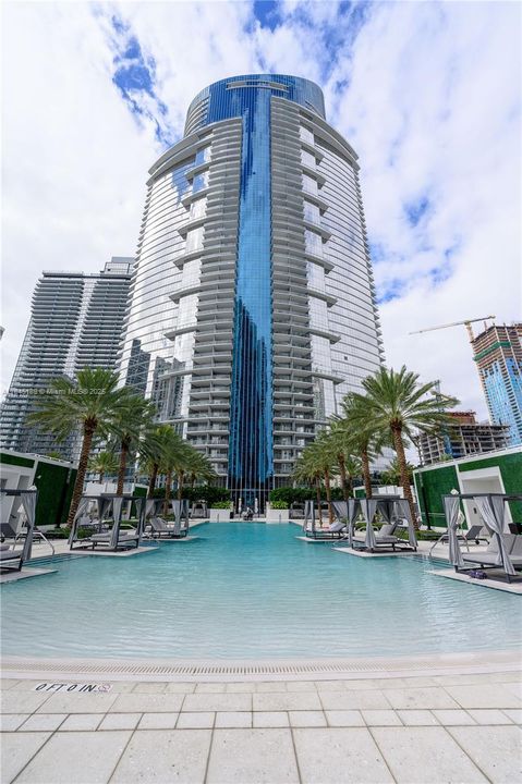 For Sale: $699,000 (1 beds, 2 baths, 1185 Square Feet)