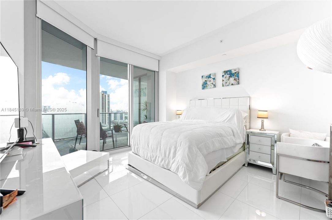For Sale: $699,000 (1 beds, 2 baths, 1185 Square Feet)
