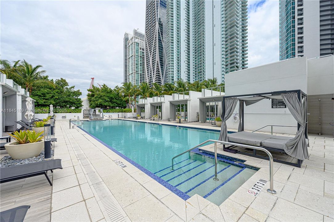 For Sale: $699,000 (1 beds, 2 baths, 1185 Square Feet)