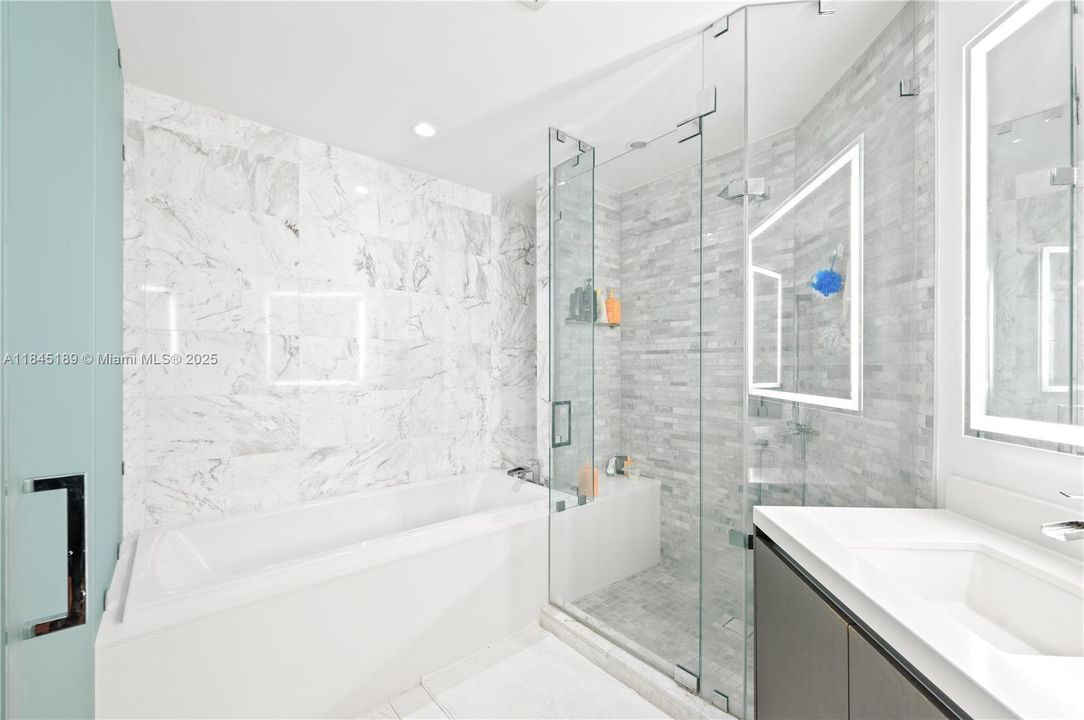 For Sale: $699,000 (1 beds, 2 baths, 1185 Square Feet)