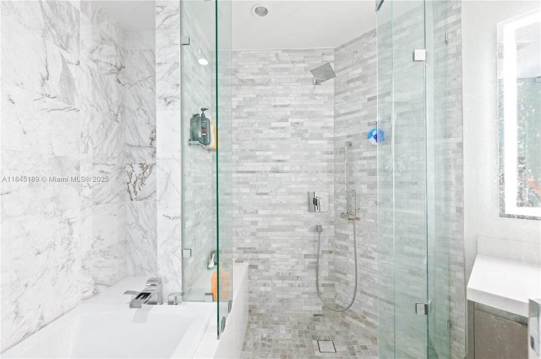 For Sale: $699,000 (1 beds, 2 baths, 1185 Square Feet)