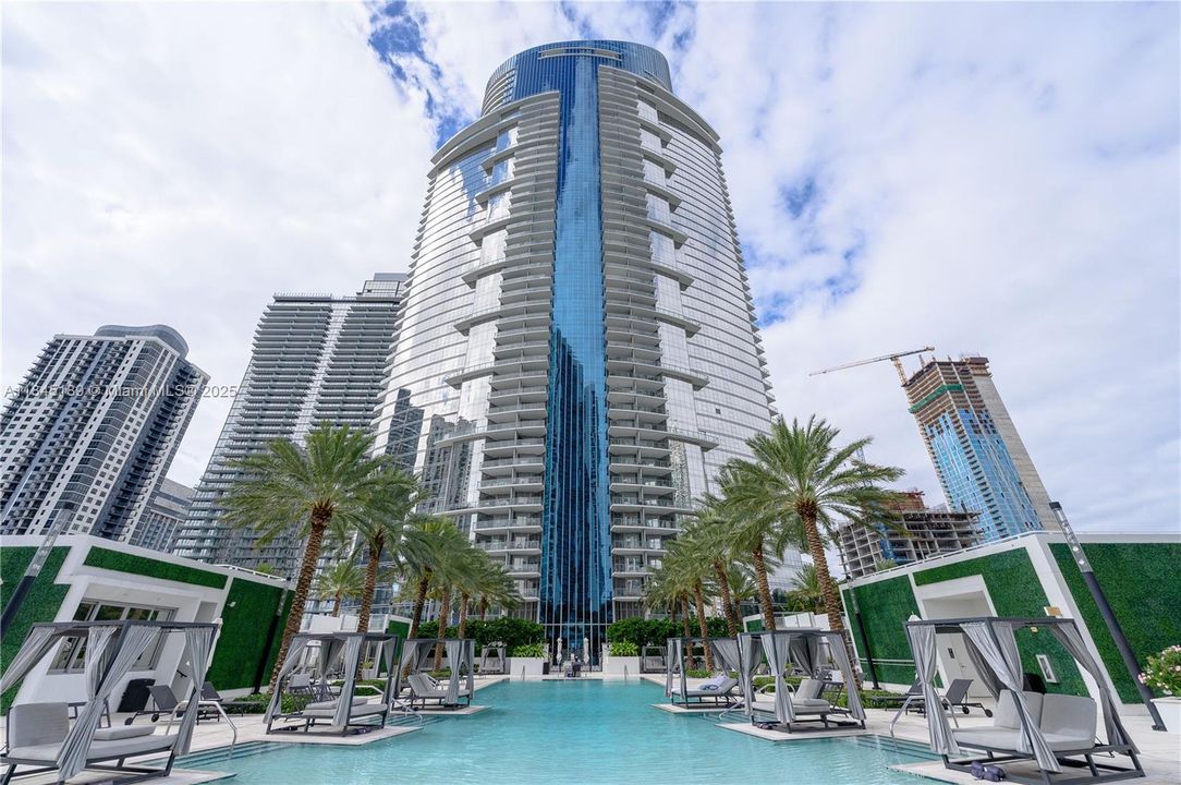 For Sale: $699,000 (1 beds, 2 baths, 1185 Square Feet)