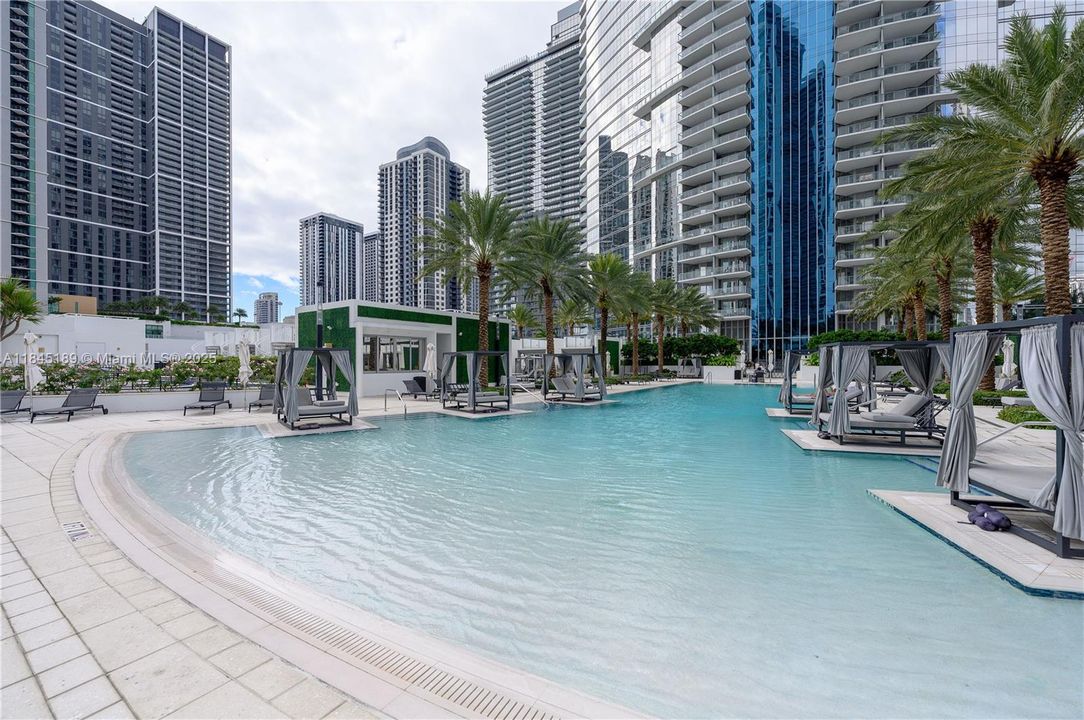 For Sale: $699,000 (1 beds, 2 baths, 1185 Square Feet)