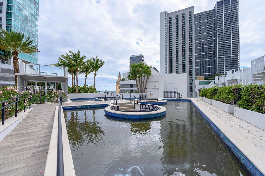 For Sale: $699,000 (1 beds, 2 baths, 1185 Square Feet)