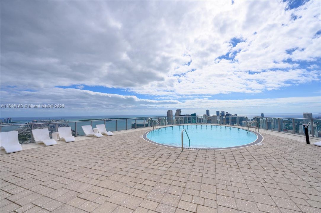 For Sale: $699,000 (1 beds, 2 baths, 1185 Square Feet)