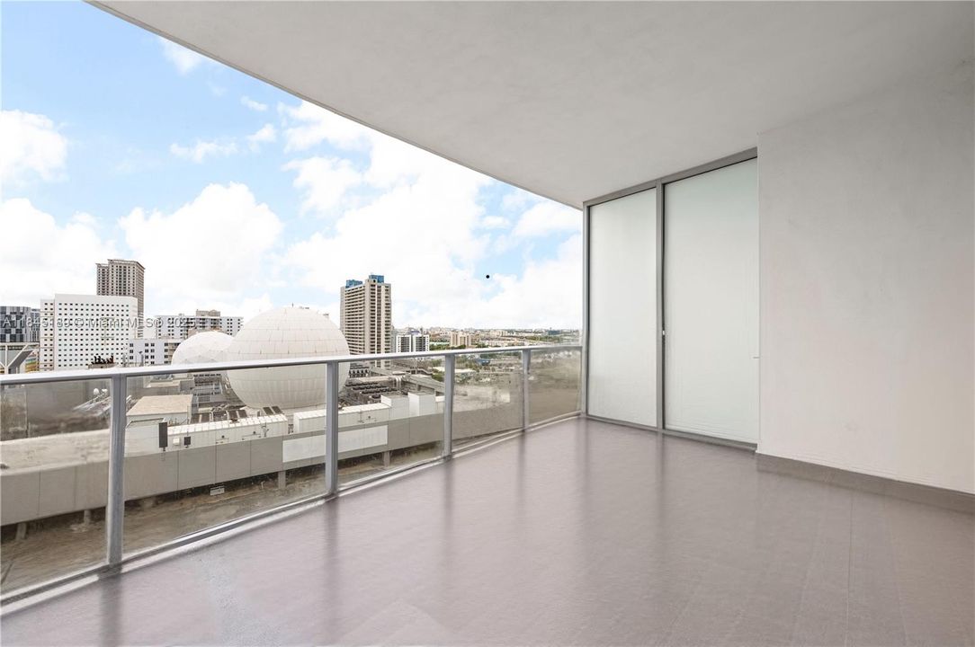 For Sale: $699,000 (1 beds, 2 baths, 1185 Square Feet)