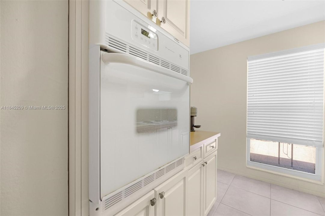 For Sale: $725,000 (0 beds, 0 baths, 1828 Square Feet)