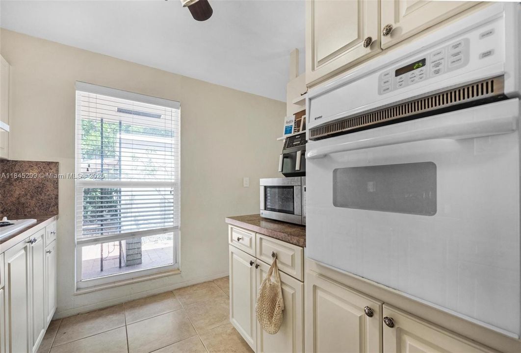 For Sale: $725,000 (0 beds, 0 baths, 1828 Square Feet)