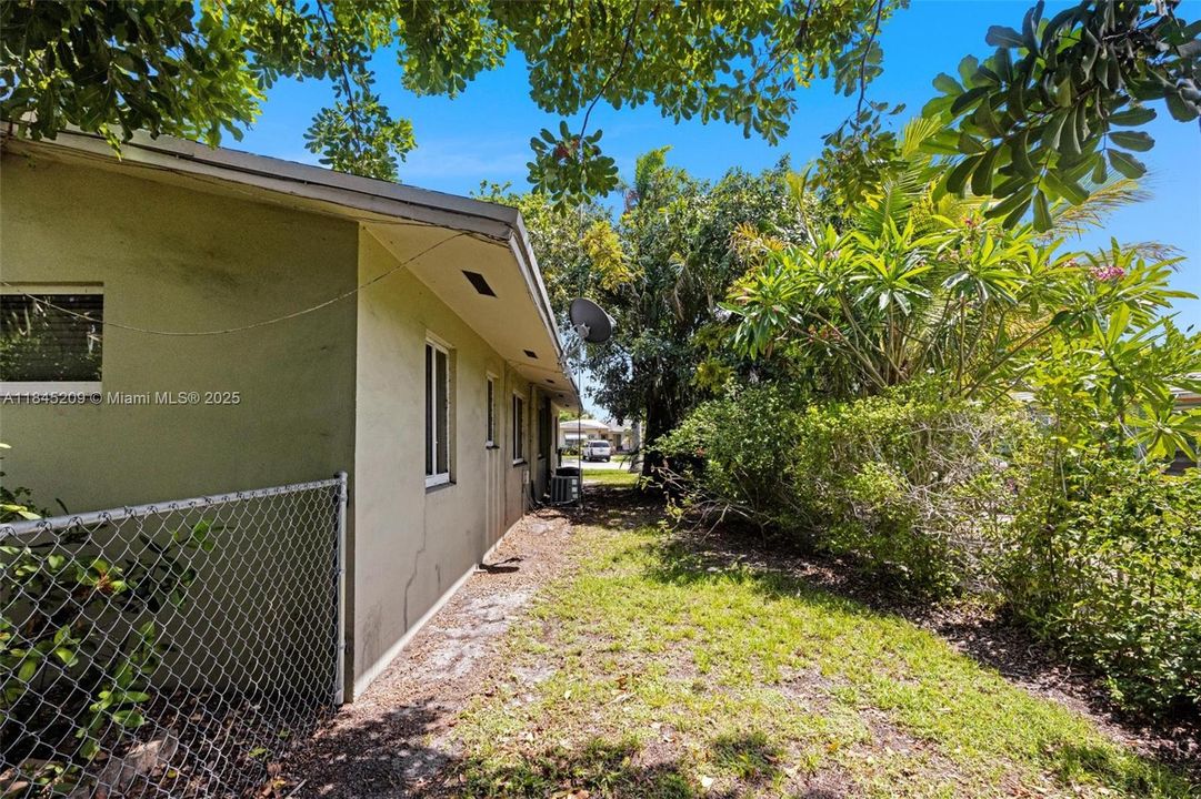 For Sale: $725,000 (0 beds, 0 baths, 1828 Square Feet)