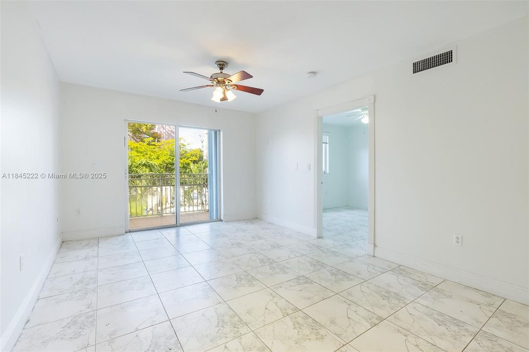 Recently Sold: $285,000 (2 beds, 2 baths, 795 Square Feet)