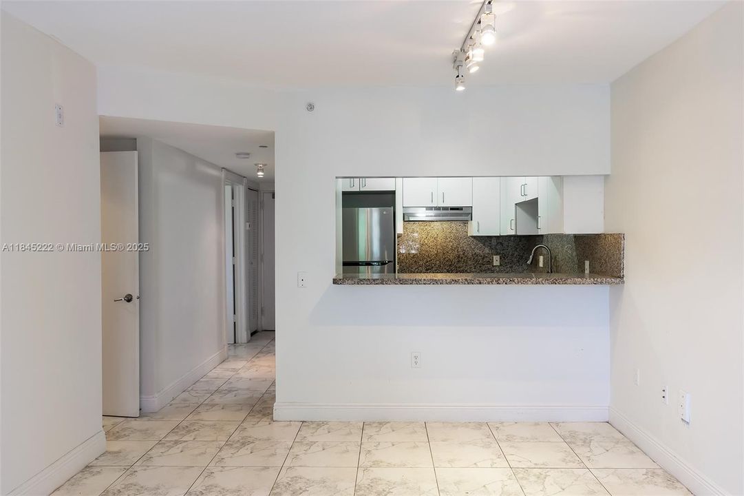 Recently Sold: $285,000 (2 beds, 2 baths, 795 Square Feet)