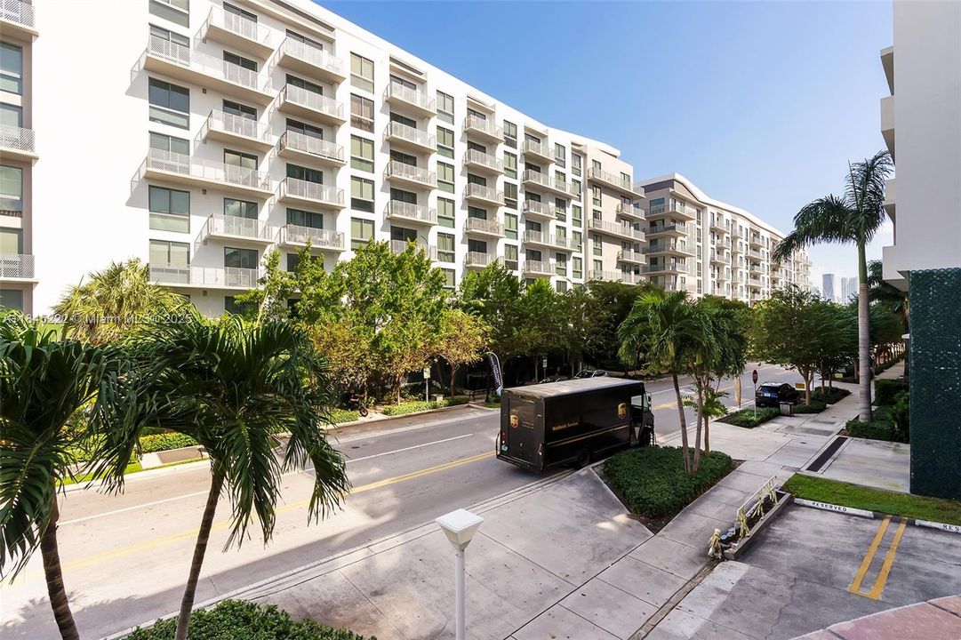 Recently Sold: $285,000 (2 beds, 2 baths, 795 Square Feet)