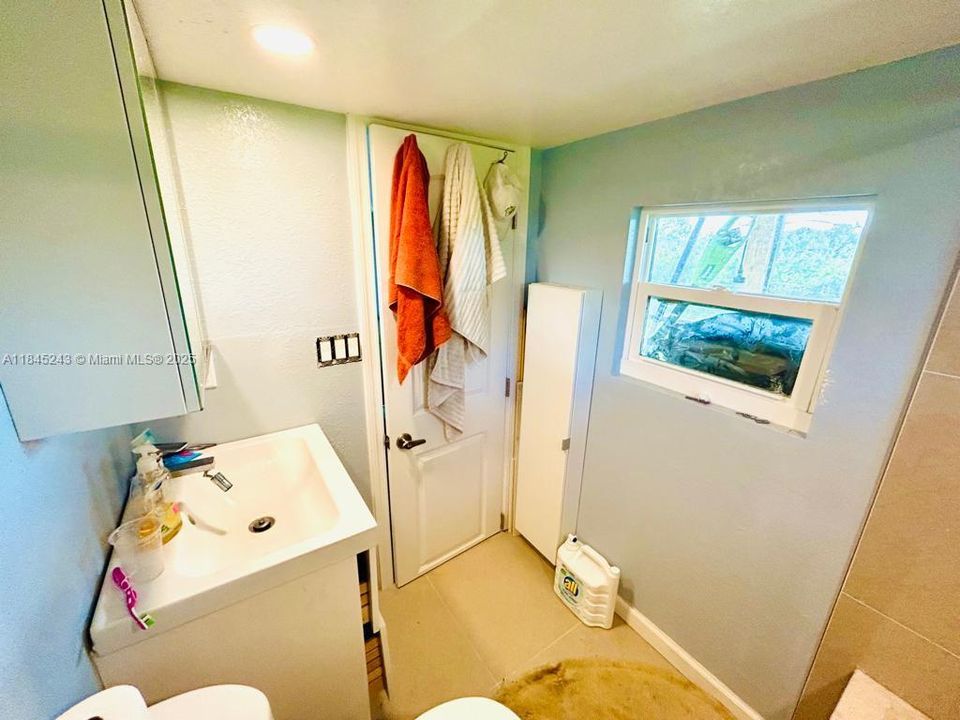 For Sale: $324,900 (1 beds, 1 baths, 476 Square Feet)