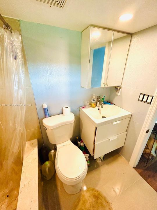 For Sale: $324,900 (1 beds, 1 baths, 476 Square Feet)