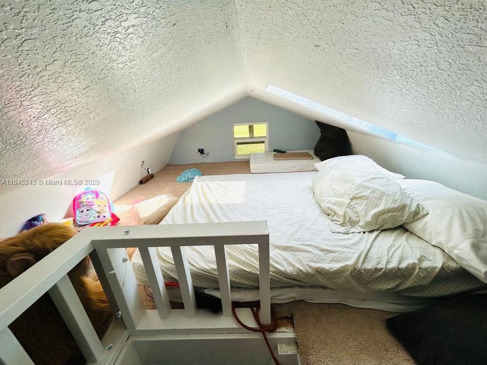 For Sale: $324,900 (1 beds, 1 baths, 476 Square Feet)