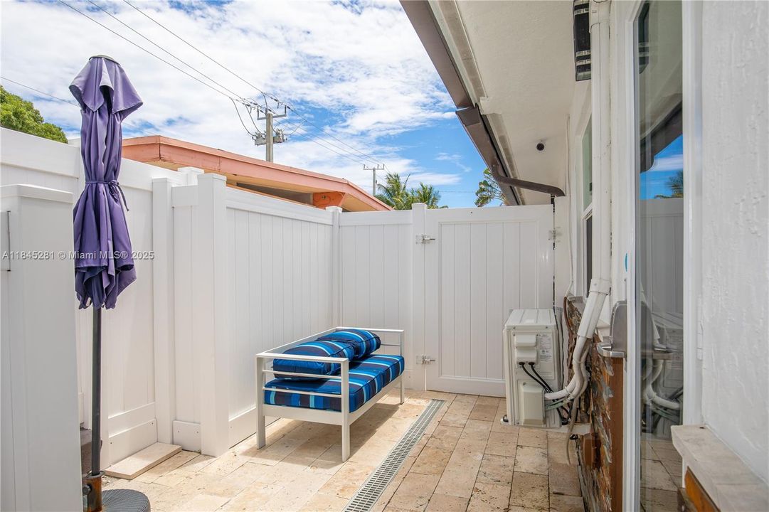 Recientemente alquilado: $2,250 (1 camas, 1 baños, 1960 Pies cuadrados)