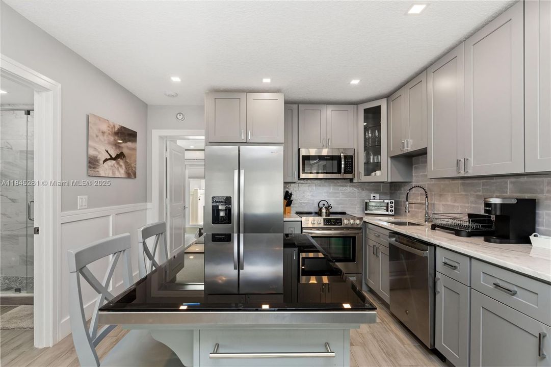 Recientemente alquilado: $2,250 (1 camas, 1 baños, 1960 Pies cuadrados)