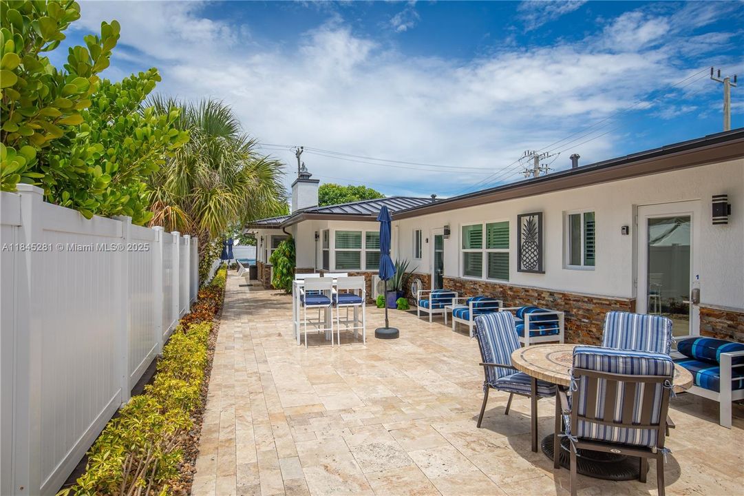 Recientemente alquilado: $2,250 (1 camas, 1 baños, 1960 Pies cuadrados)