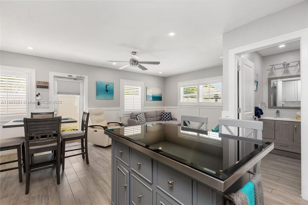 Recientemente alquilado: $2,250 (1 camas, 1 baños, 1960 Pies cuadrados)