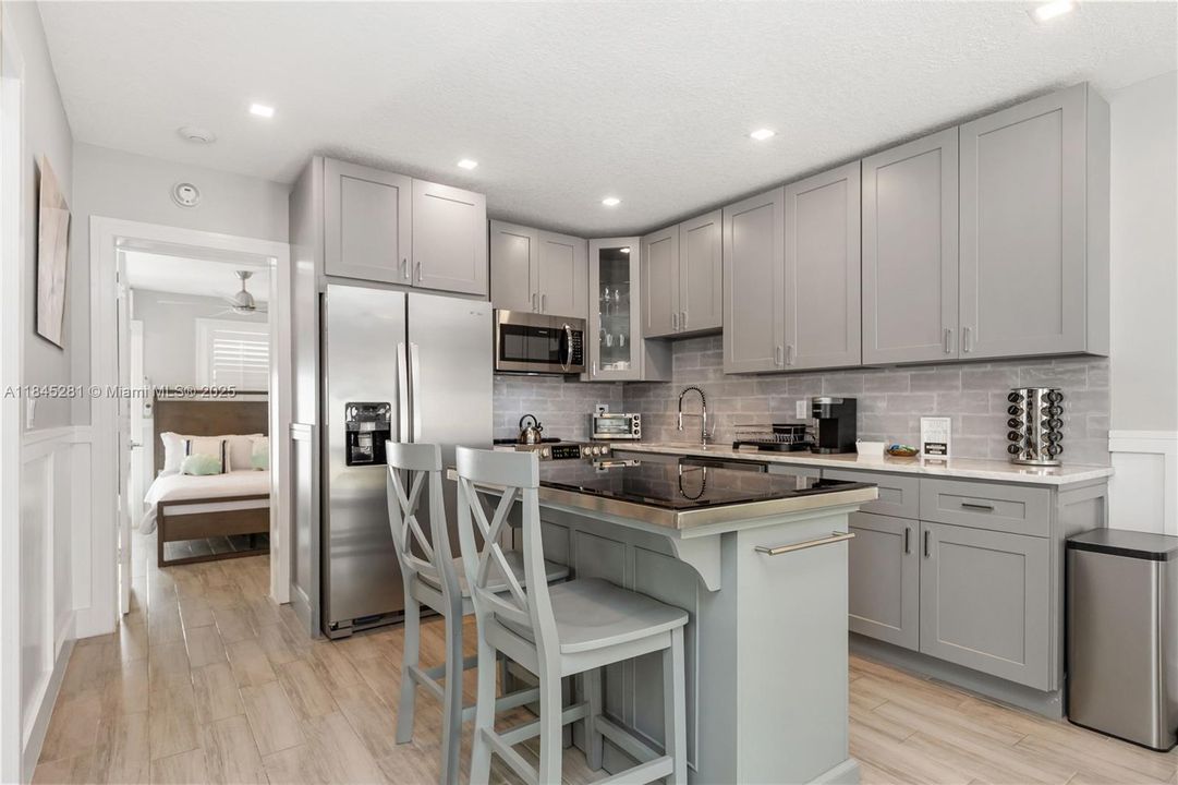 Recientemente alquilado: $2,250 (1 camas, 1 baños, 1960 Pies cuadrados)