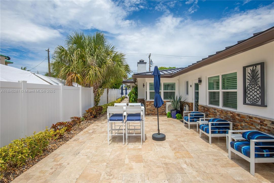 Recientemente alquilado: $2,250 (1 camas, 1 baños, 1960 Pies cuadrados)