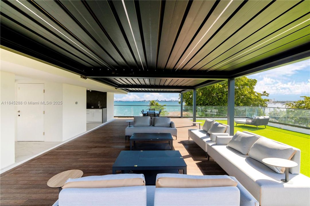 В аренду: $60,000 (7 спален, 9 ванн, 0 Квадратных фут)