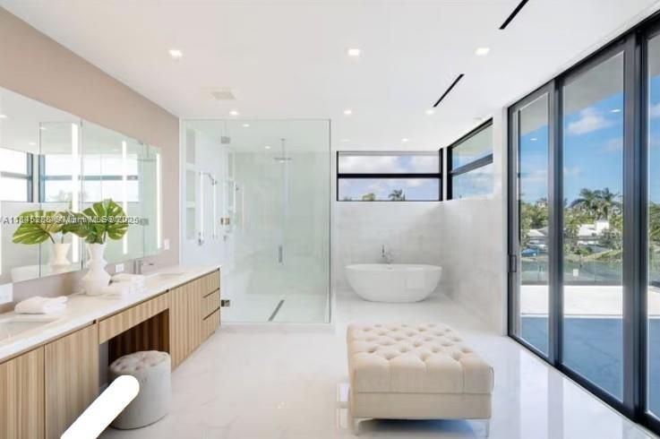 В аренду: $60,000 (7 спален, 9 ванн, 0 Квадратных фут)