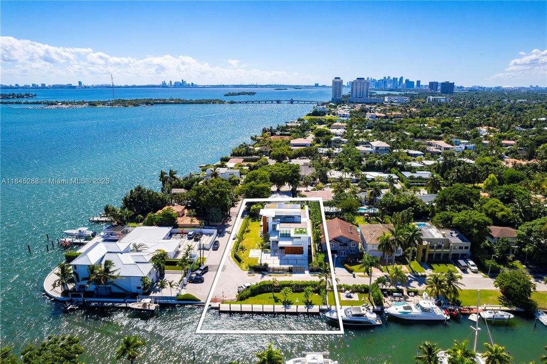 В аренду: $60,000 (7 спален, 9 ванн, 0 Квадратных фут)