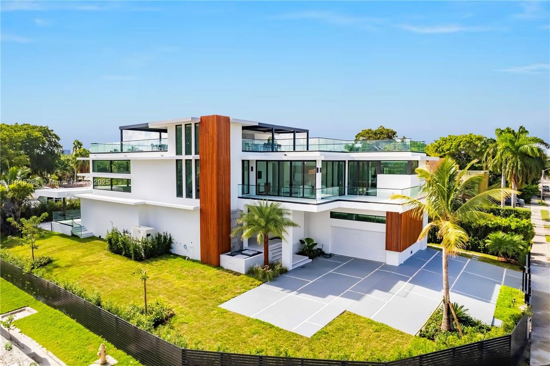 В аренду: $60,000 (7 спален, 9 ванн, 0 Квадратных фут)