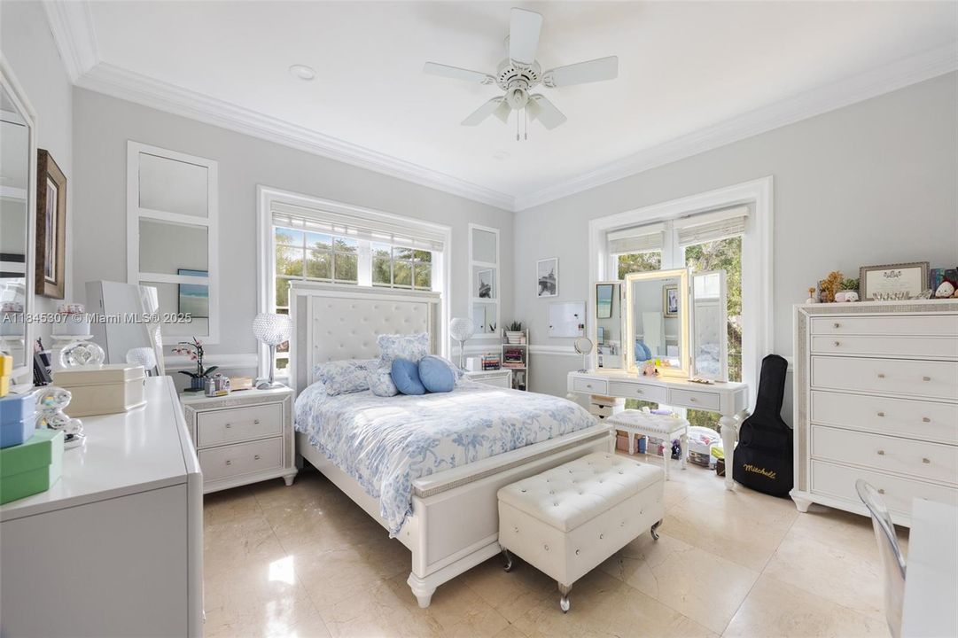 待售: $5,499,000 (1.18 acres)