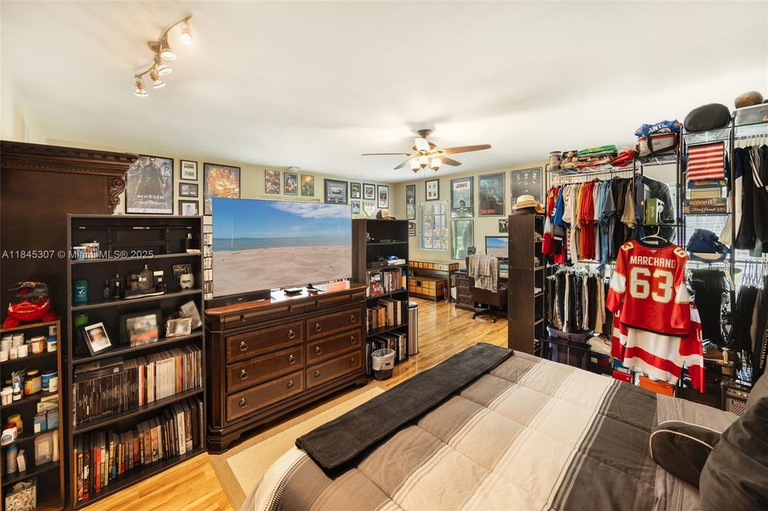 待售: $5,499,000 (1.18 acres)