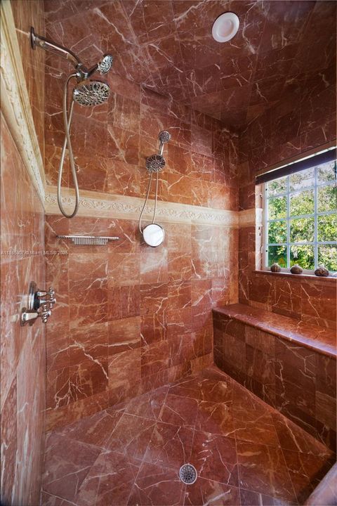 待售: $5,499,000 (1.18 acres)