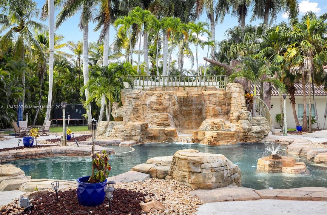 待售: $5,499,000 (1.18 acres)