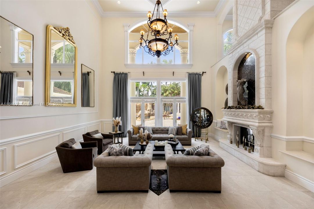 待售: $5,499,000 (1.18 acres)