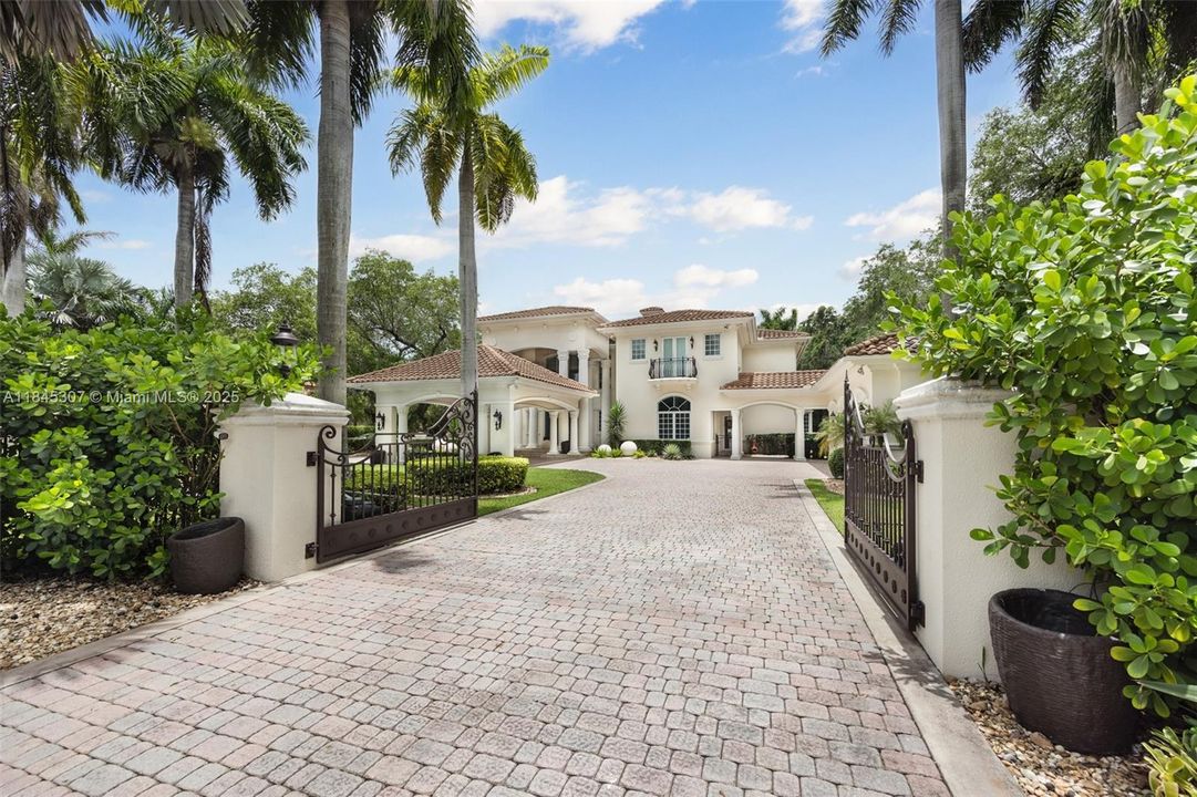 待售: $5,499,000 (1.18 acres)