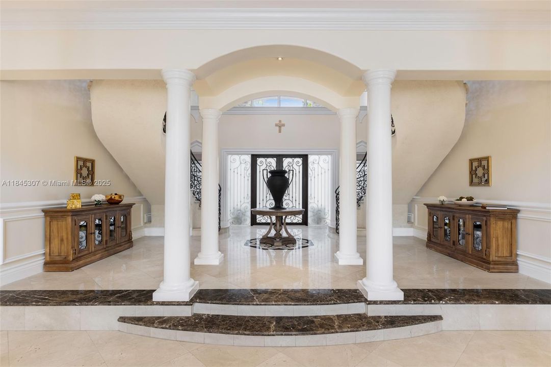 待售: $5,499,000 (1.18 acres)