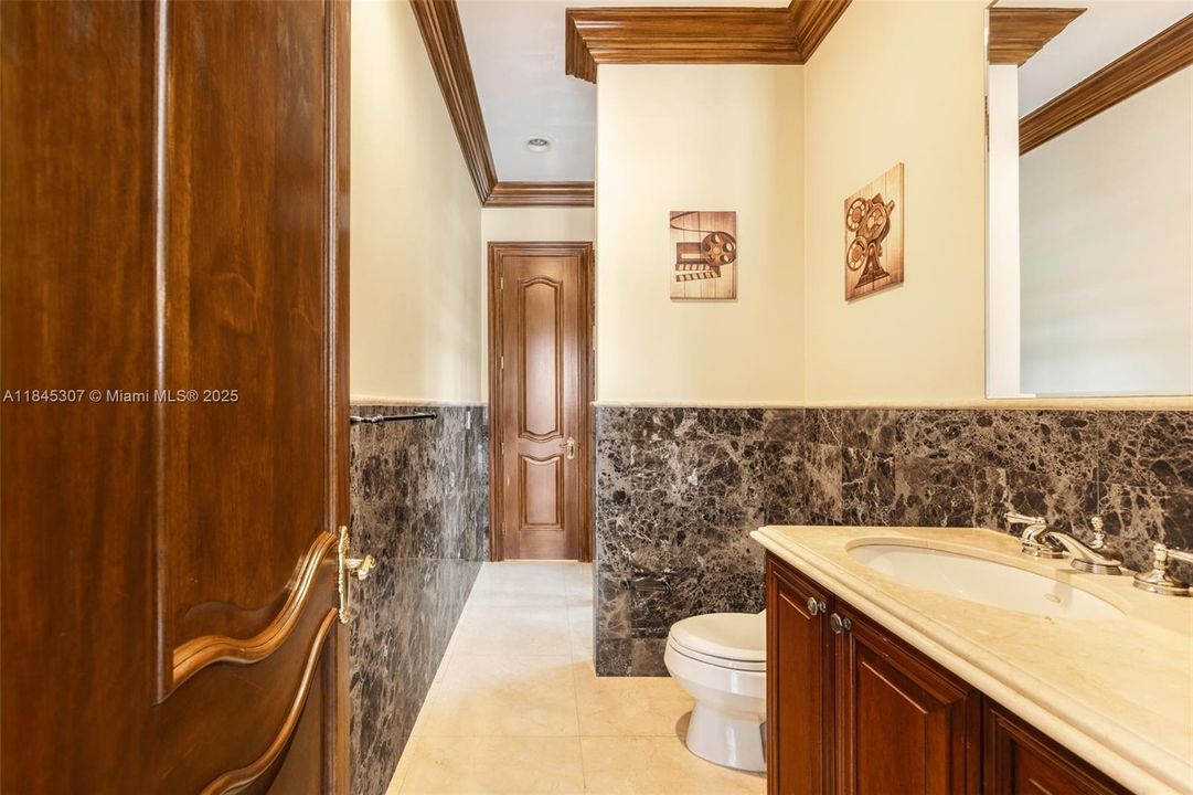 待售: $5,499,000 (1.18 acres)