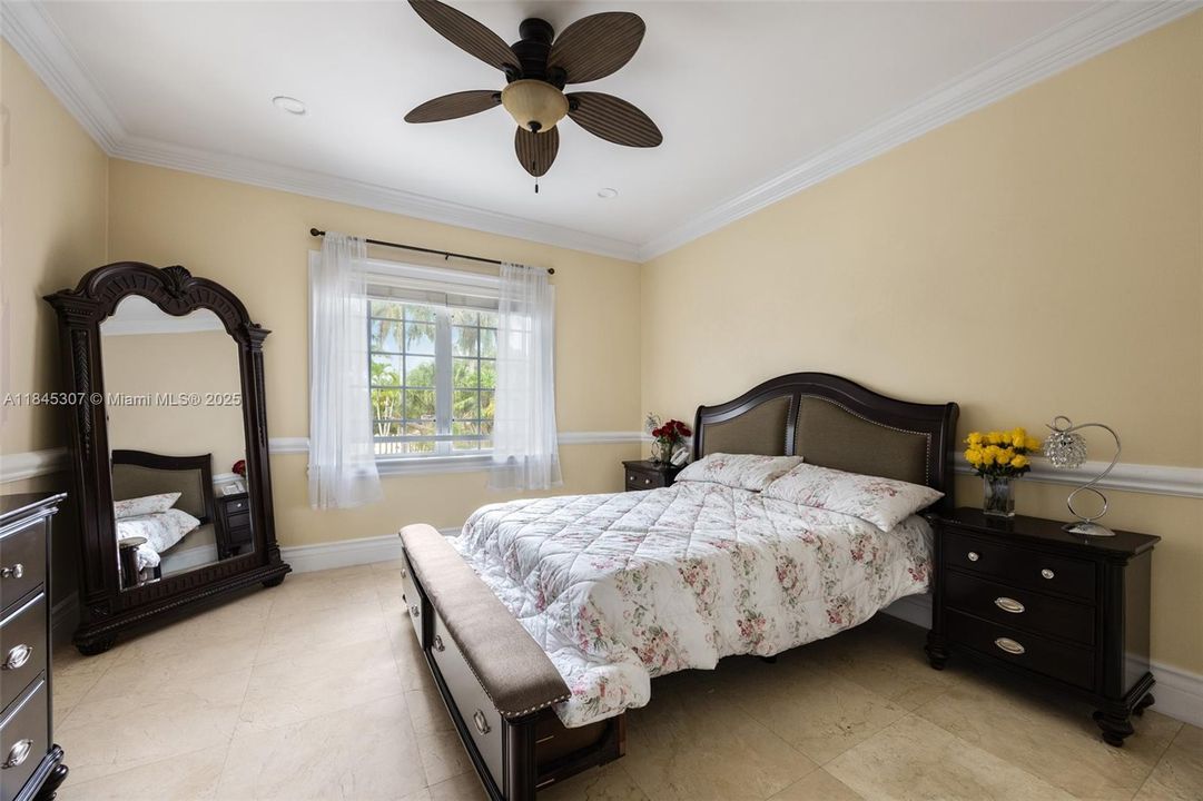 待售: $5,499,000 (1.18 acres)