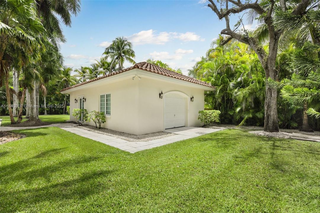 待售: $5,499,000 (1.18 acres)