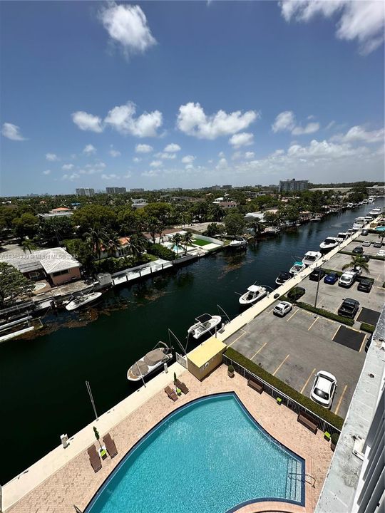 For Sale: $228,500 (1 beds, 1 baths, 806 Square Feet)