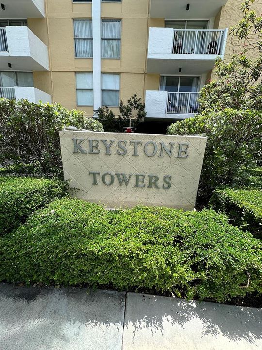 For Sale: $228,500 (1 beds, 1 baths, 806 Square Feet)