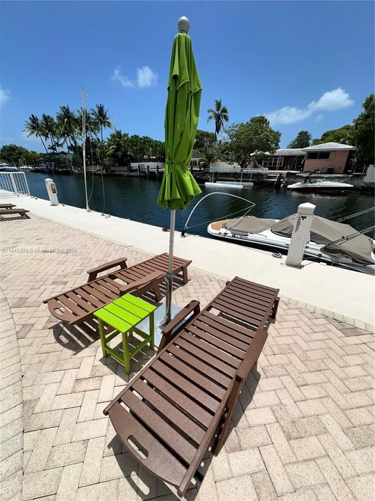 For Sale: $228,500 (1 beds, 1 baths, 806 Square Feet)