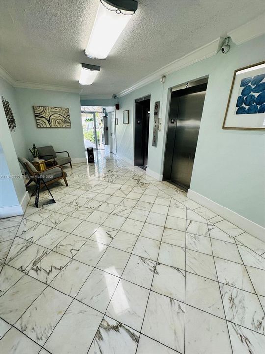 For Sale: $228,500 (1 beds, 1 baths, 806 Square Feet)