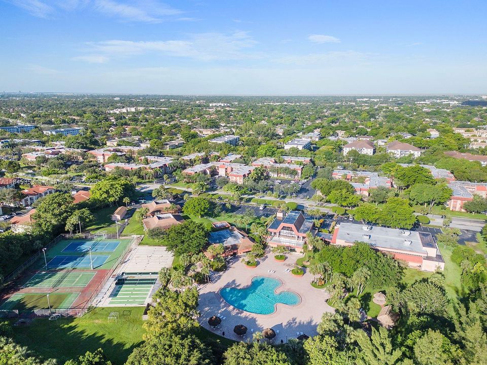 For Sale: $94,999 (1 beds, 1 baths, 720 Square Feet)