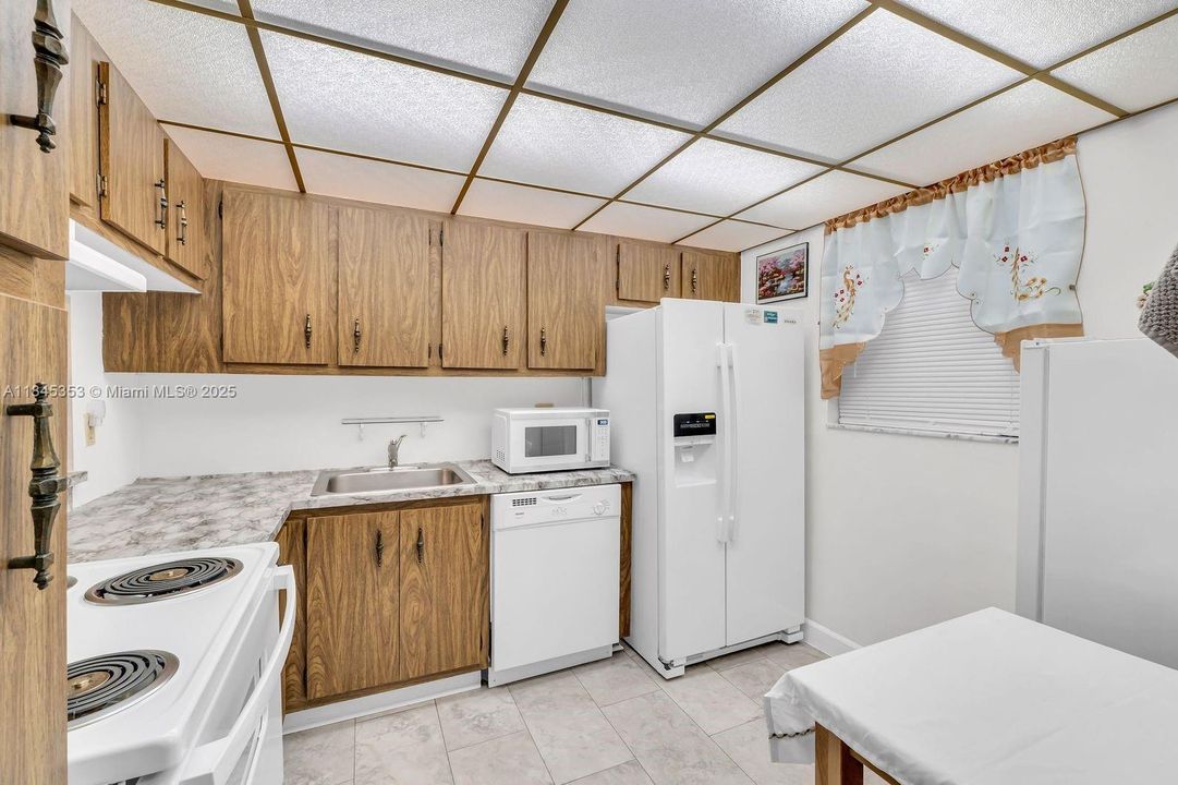 For Sale: $94,999 (1 beds, 1 baths, 720 Square Feet)