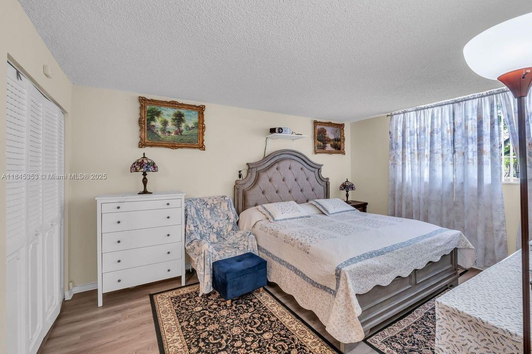 For Sale: $94,999 (1 beds, 1 baths, 720 Square Feet)