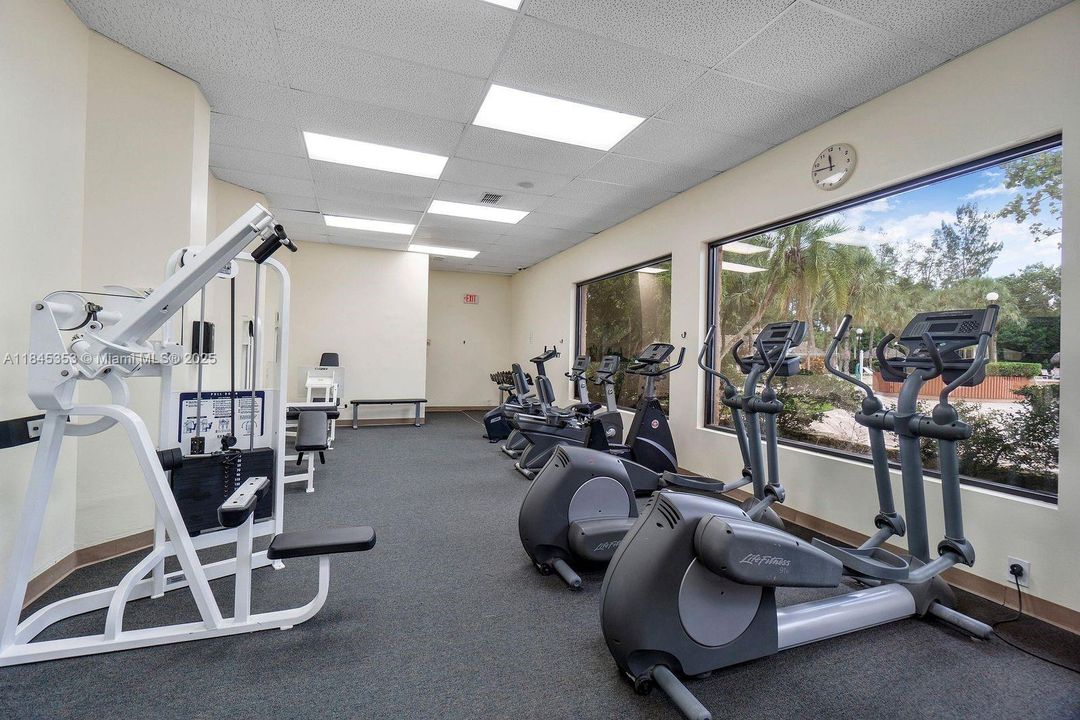 For Sale: $94,999 (1 beds, 1 baths, 720 Square Feet)