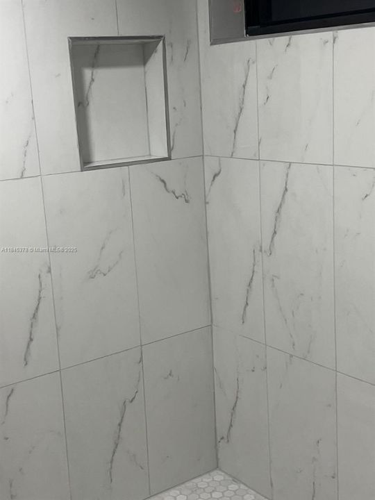 Activo con contrato: $2,500 (3 camas, 2 baños, 1293 Pies cuadrados)