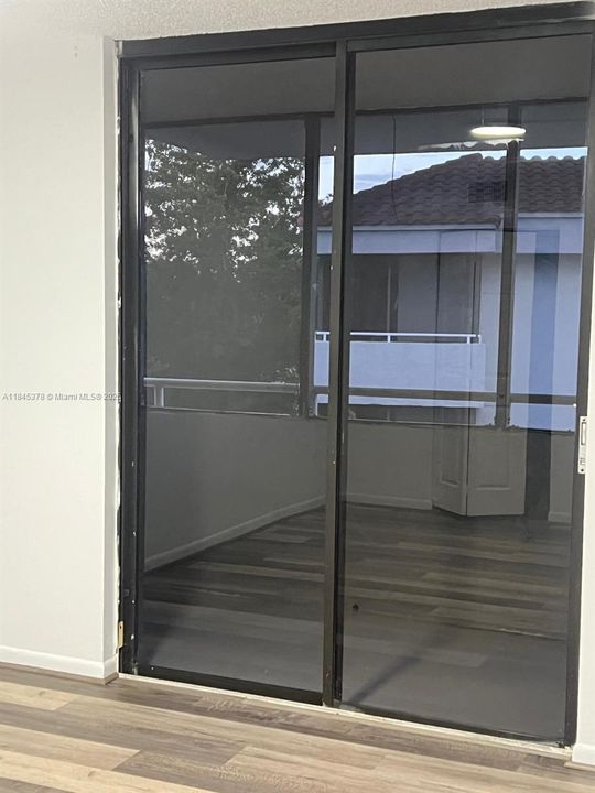 Activo con contrato: $2,500 (3 camas, 2 baños, 1293 Pies cuadrados)