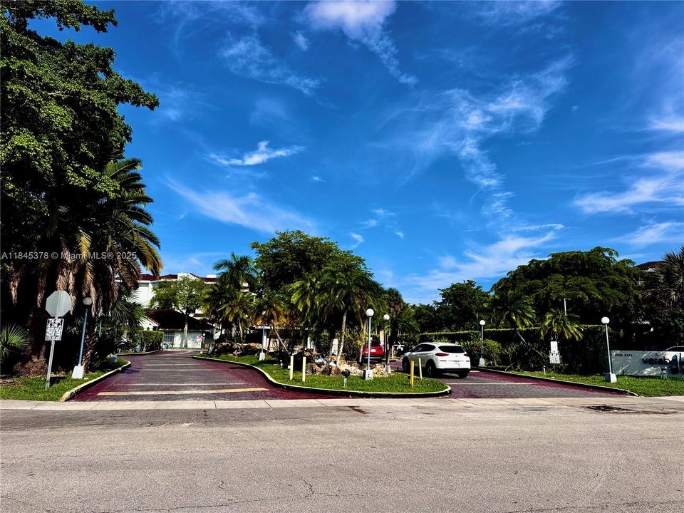 Activo con contrato: $2,500 (3 camas, 2 baños, 1293 Pies cuadrados)